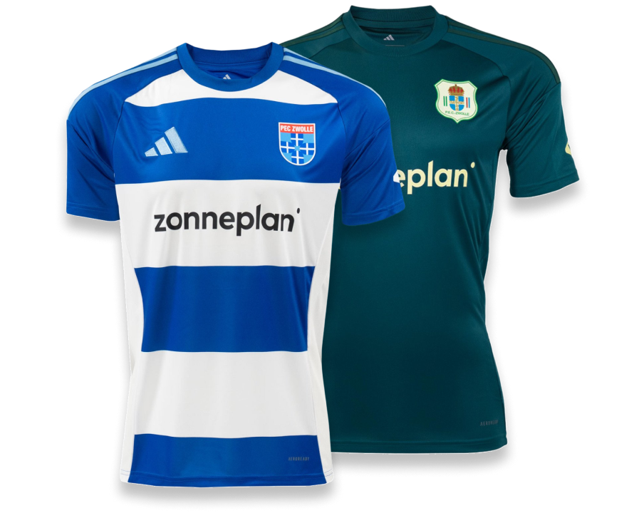 Een PEC Zwolle thuisshirt op de voorgrond en een uitshirt op de achtergrond